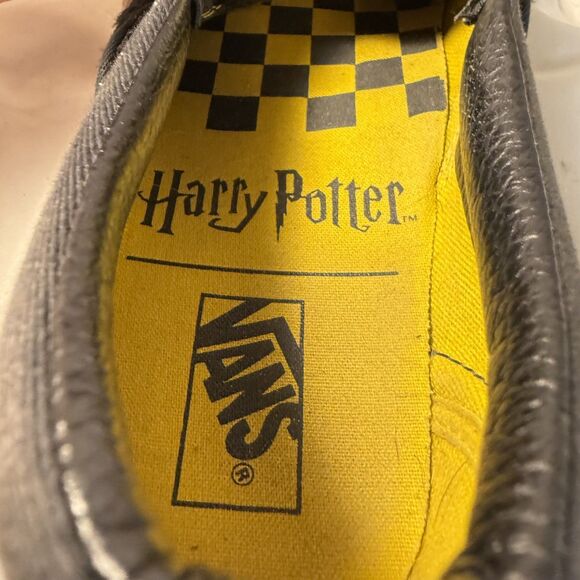 VANS X Harry Potter Hufflepuff women's Shoes Size 8 Classic Slip On Black - Picture 5 of 10